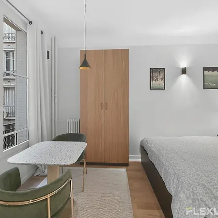 Appartamento Refined And Bright In The Prestigious 16th Arrondissement Parigi