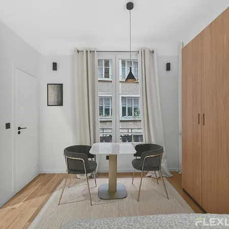 Refined And Bright In The Prestigious 16th Arrondissement * Parigi