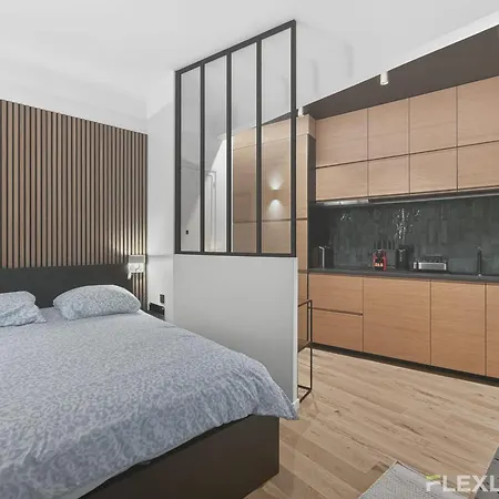Refined And Bright In The Prestigious 16th Arrondissement Parigi